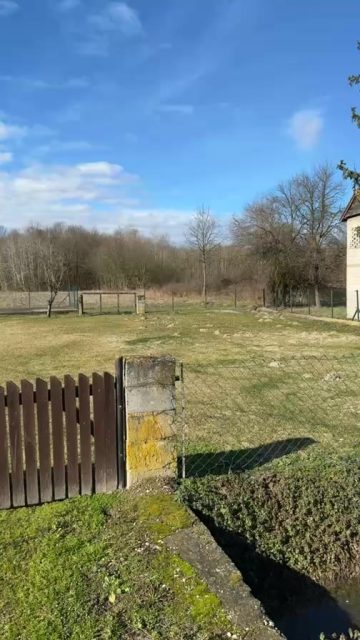 110.000 KM / Prizemna kuća 48 m2 + 10.405 m2 + GARAŽA I BUNAR