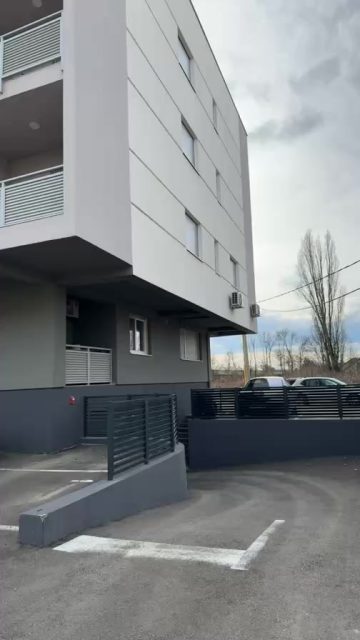 Trosoban stan / Š naselje / 2.500 KM/m2