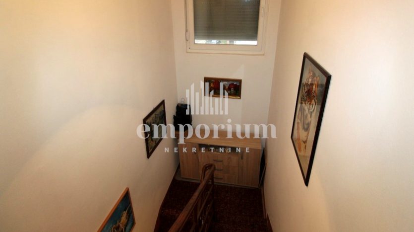 Trosoban etažni stan površine 67m2 ID:2071/EN