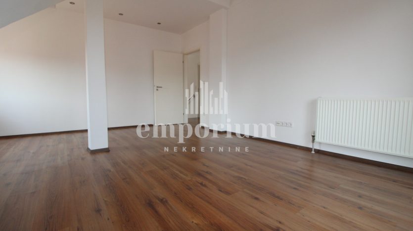 Trosoban stan u centru grada, 92m2 ID:1766a/EN