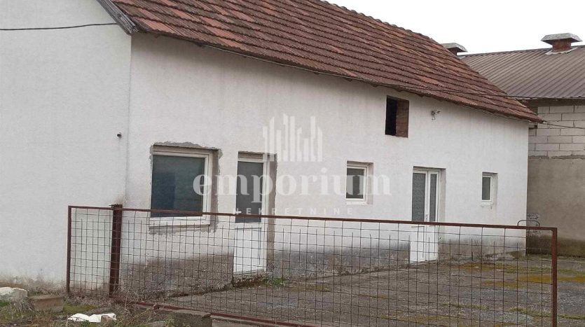 Kuća sa pomoćnim objektima na parceli od 10000m2 ID:2263/EN