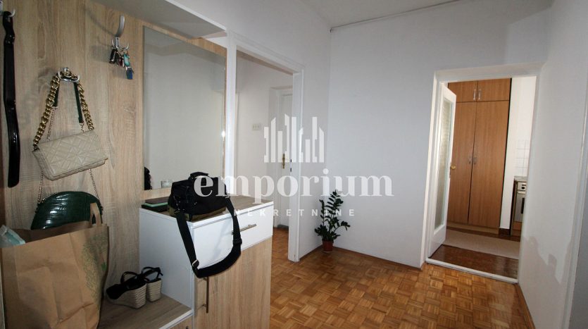 Trosoban stan u centru grada, 85m2 ID:2339/BN