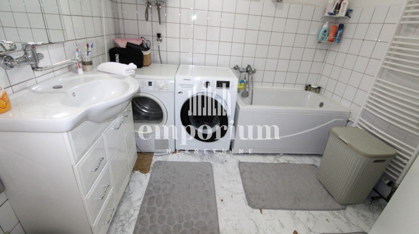 Trosoban stan u centru grada, 85m2 ID:2339/BN