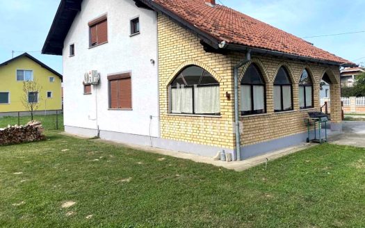 Kuća površine 105m2, na placu 682m2 ID:1884/BN