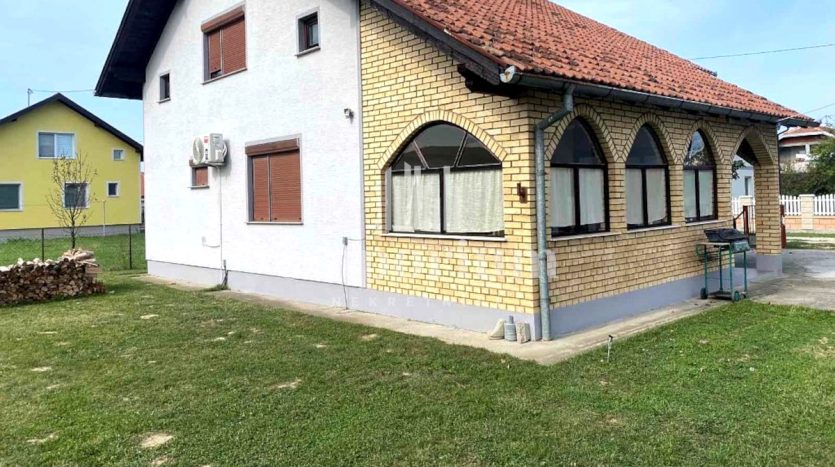 Kuća površine 105m2, na placu 682m2 ID:1884/BN