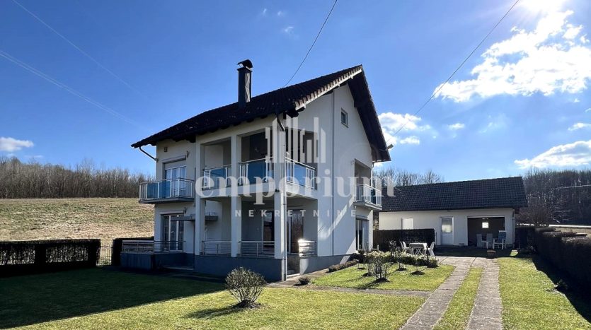 Namještena kuća površine 107m2 u osnovi ID:2232/EN