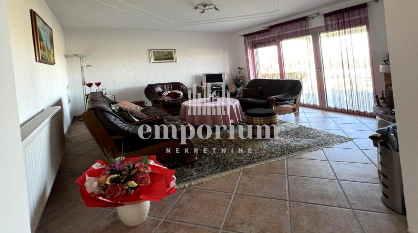 Namještena kuća površine 107m2 u osnovi ID:2232/EN