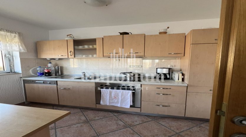 Namještena kuća površine 107m2 u osnovi ID:2232/EN