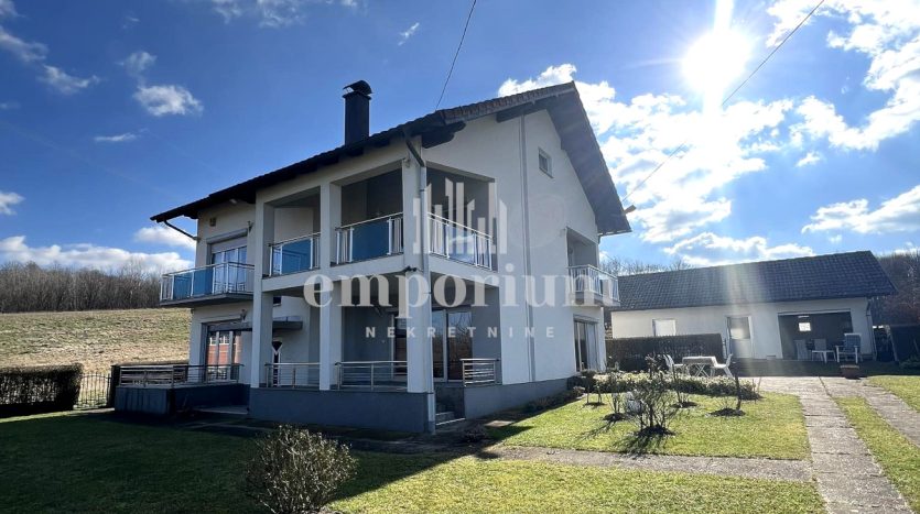 Namještena kuća površine 107m2 u osnovi ID:2232/EN