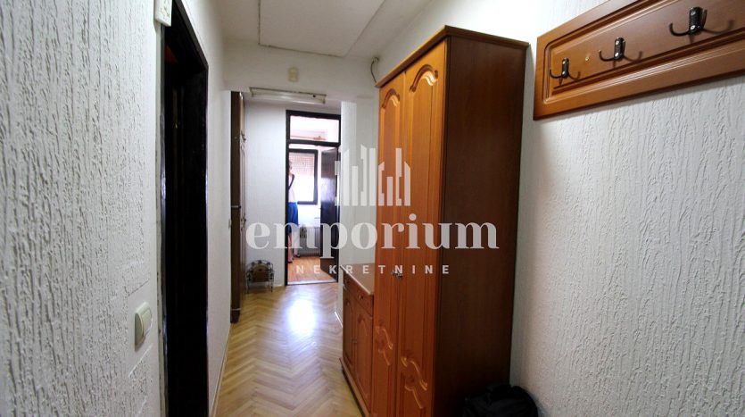 Polunamješten trosoban stan u centru grada, 60m2 ID:2340/EN