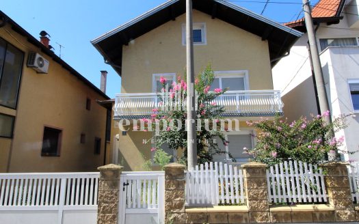 Kuća spratnosti Pr+1S, na parceli površine 312m2 ID:2344/EN