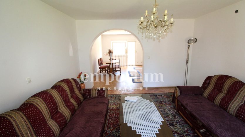 Kuća spratnosti Pr+1S, na parceli površine 312m2 ID:2344/EN