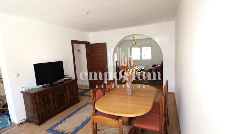 Kuća spratnosti Pr+1S, na parceli površine 312m2 ID:2344/EN