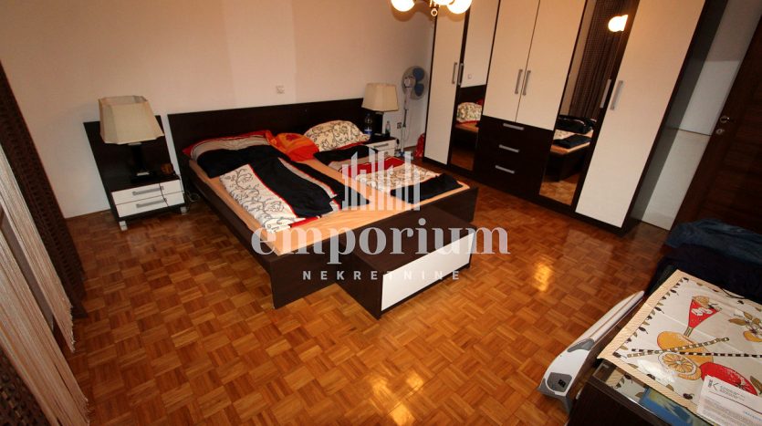 Kuća spratnosti Pr+1S, na parceli površine 312m2 ID:2344/EN