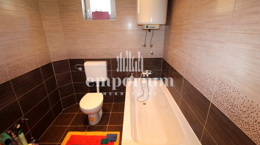 Kuća spratnosti Pr+1S, na parceli površine 312m2 ID:2344/EN