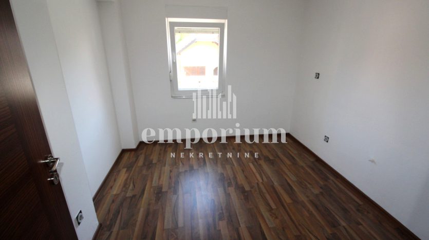 Kuća spratnosti Pr+1S, na parceli površine 312m2 ID:2344/EN