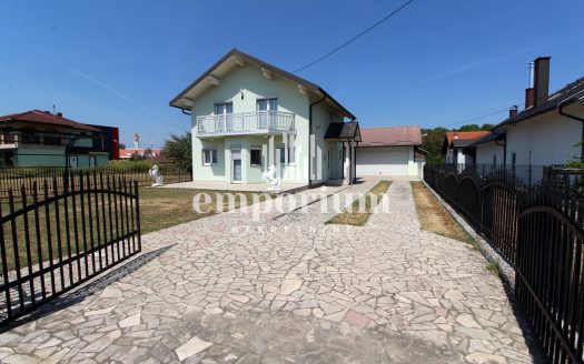 Kuća spratnosti Pr+1S, na parceli površine 3586m2 ID:2349/EN