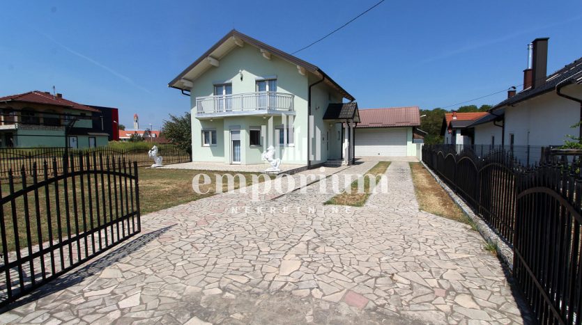 Kuća spratnosti Pr+1S, na parceli površine 3586m2 ID:2349/EN