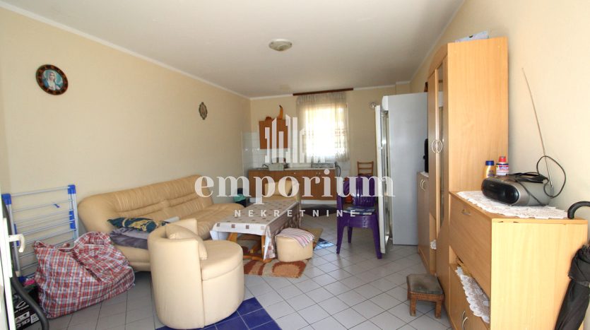 Kuća spratnosti Pr+1S, na parceli površine 3586m2 ID:2349/EN