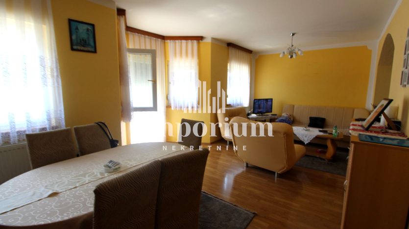 Kuća spratnosti Pr+1S, na parceli površine 3586m2 ID:2349/EN