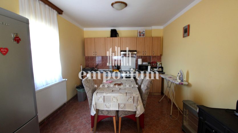 Kuća spratnosti Pr+1S, na parceli površine 3586m2 ID:2349/EN