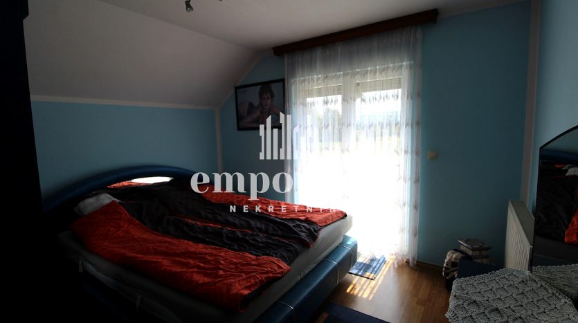 Kuća spratnosti Pr+1S, na parceli površine 3586m2 ID:2349/EN