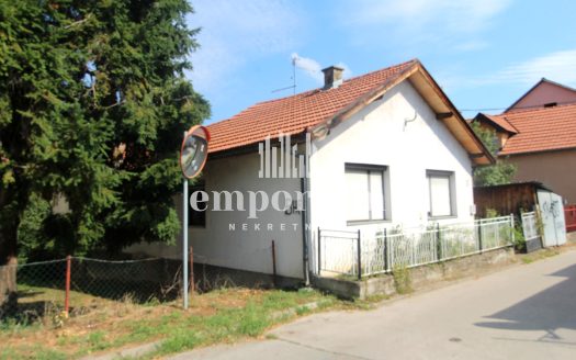 Prizemna kuća površine 79m2, na placu od 159m2 ID:2354/BN