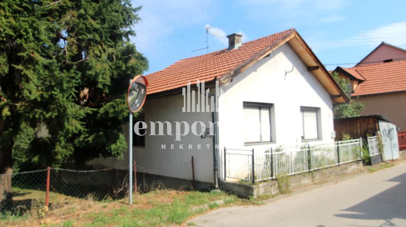 Prizemna kuća površine 79m2, na placu od 159m2 ID:2354/BN