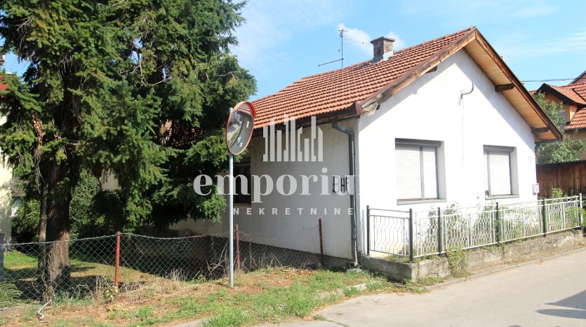 Prizemna kuća površine 79m2, na placu od 159m2 ID:2354/BN