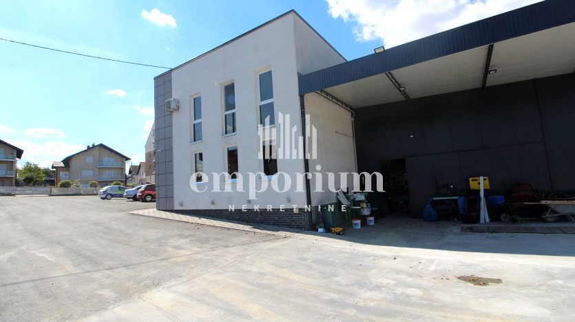 Poslovni prostor u prizemlju, površine 70m2 ID:162/ENL