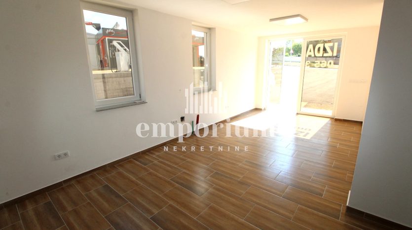 Poslovni prostor u prizemlju, površine 70m2 ID:162/ENL