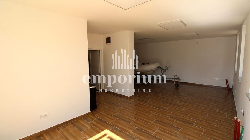 Poslovni prostor u prizemlju, površine 70m2 ID:162/ENL