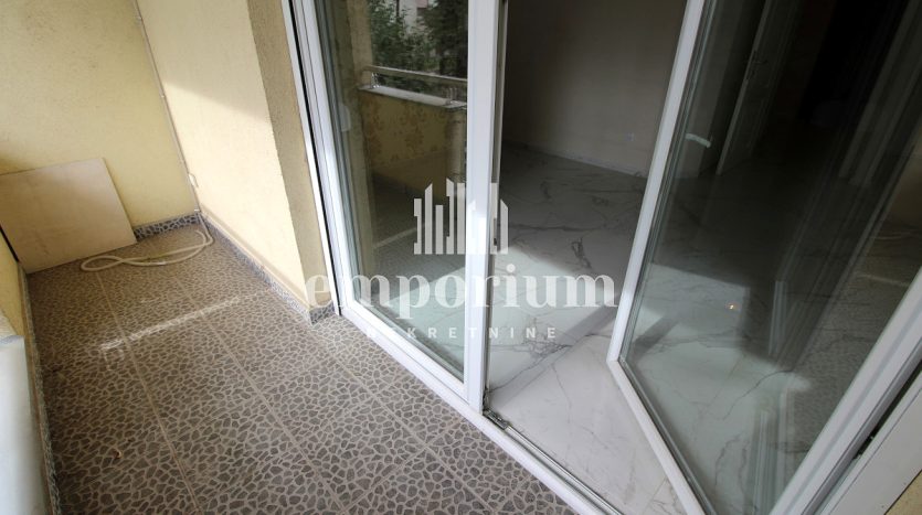 Useljiv trosoban stan u novogradnji ID:2217/EN