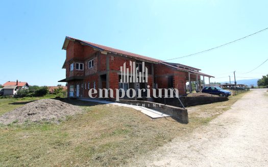 Stambeno-poslovni objekat, 444m2 ID:2327/EN