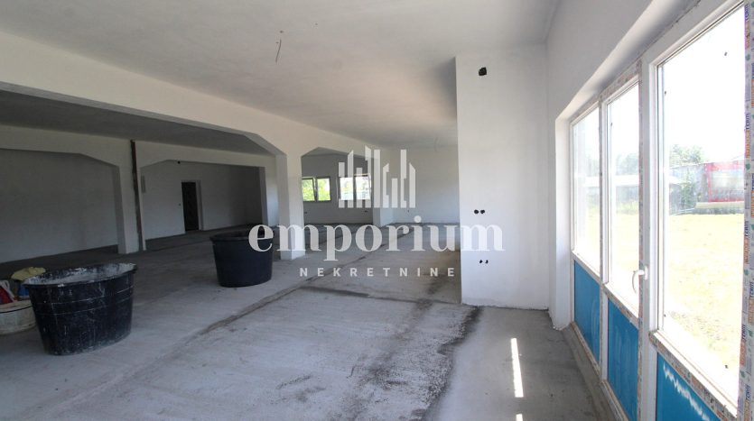 Stambeno-poslovni objekat, 444m2 ID:2327/EN