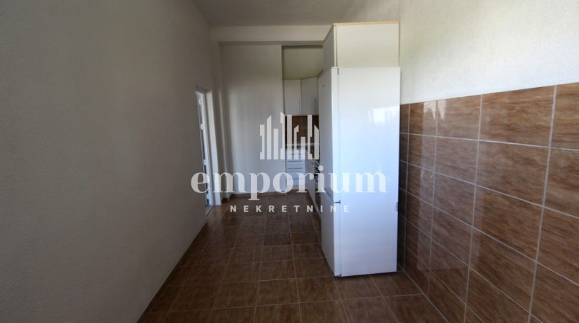 Stambeno-poslovni objekat, 444m2 ID:2327/EN