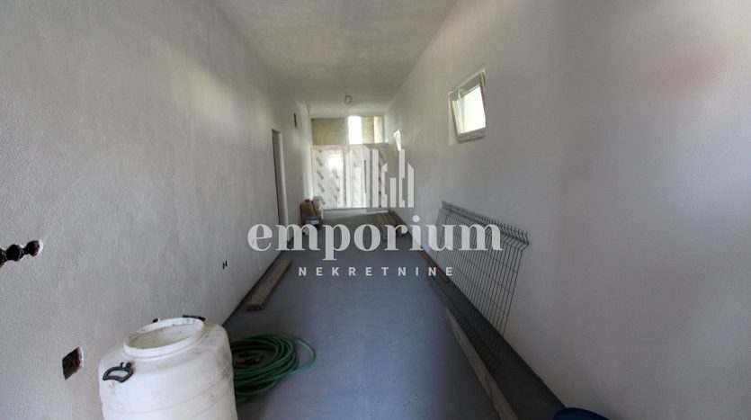 Stambeno-poslovni objekat, 444m2 ID:2327/EN