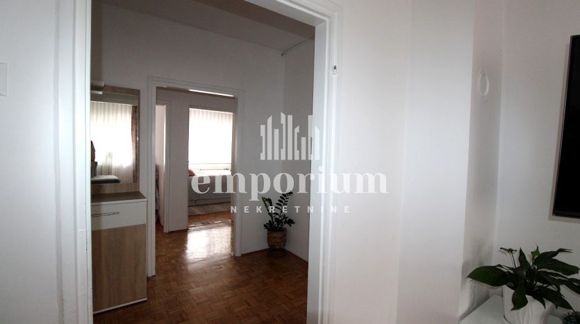 Trosoban stan u centru grada, 85m2 ID:2339/BN