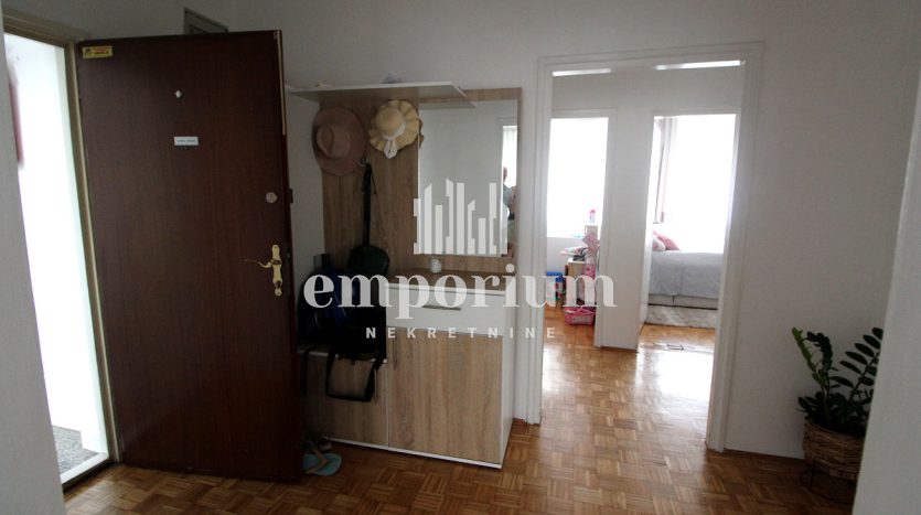 Trosoban stan u centru grada, 85m2 ID:2339/BN