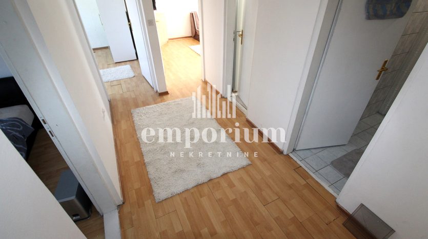 Trosoban stan površine 62m2 na II spratu ID:2368/EN