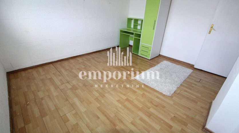 Trosoban stan površine 62m2 na II spratu ID:2368/EN