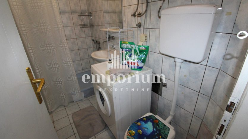 Trosoban stan površine 62m2 na II spratu ID:2368/EN