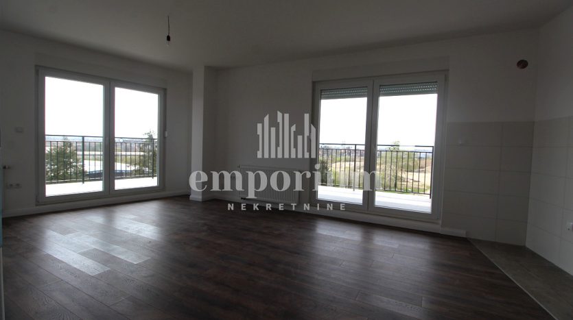 Useljiv penthouse u Š naselju ID:2115/EN