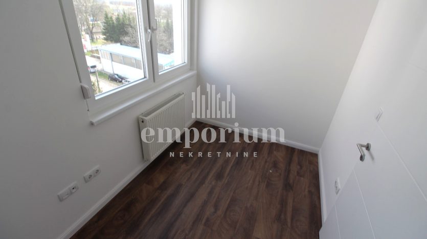 Useljiv penthouse u Š naselju ID:2115/EN