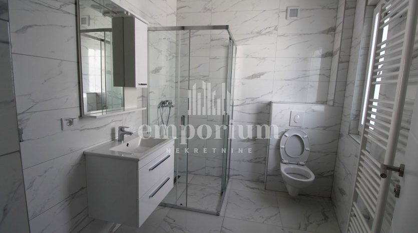 Useljiv penthouse u Š naselju ID:2115/EN