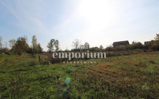 Zemljišna parcela površine 711m2 ID:2389/EN