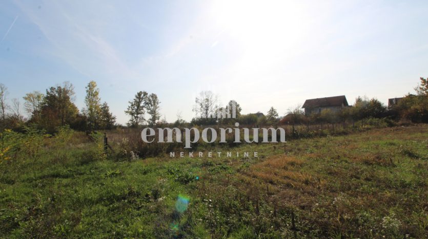 Zemljišna parcela površine 711m2 ID:2389/EN