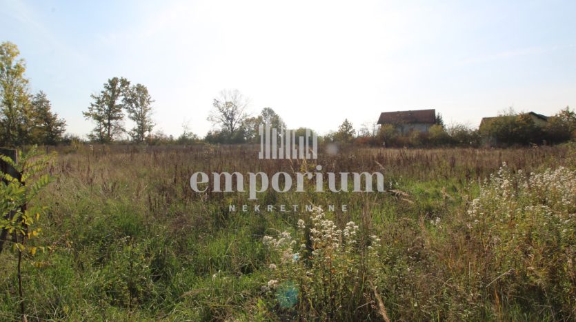 Zemljišna parcela površine 711m2 ID:2389/EN