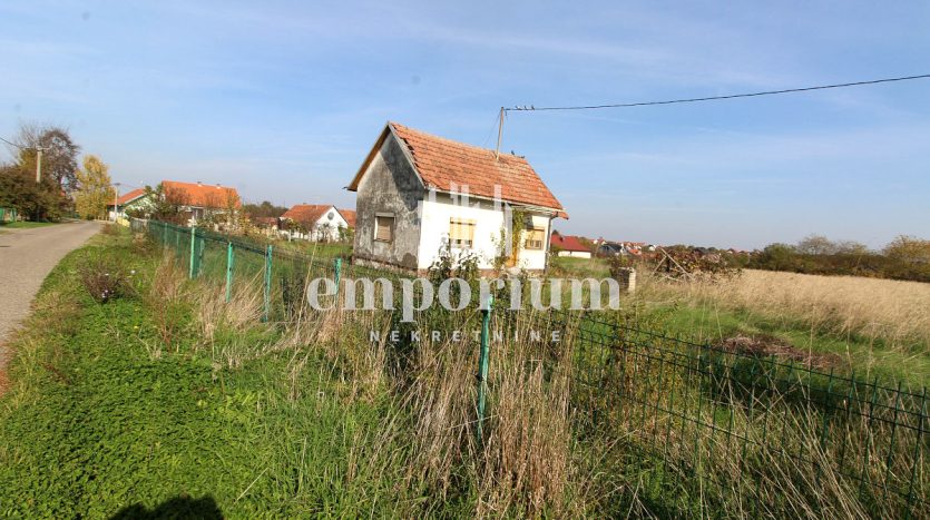 Devastirana kuća na parceli od 2300m2 ID:2390/EN Prodaja kuća Brčko