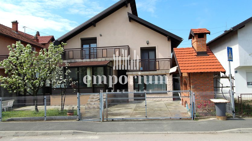 Namještena etažna kuća ID:2467/EN - Prodaja kuća Brčko